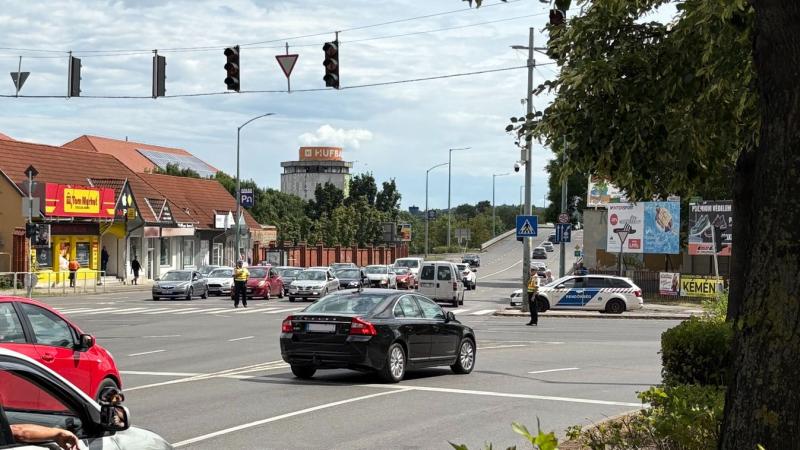 Pécs balsors: még a lámpák is feladták a küzdelmet.