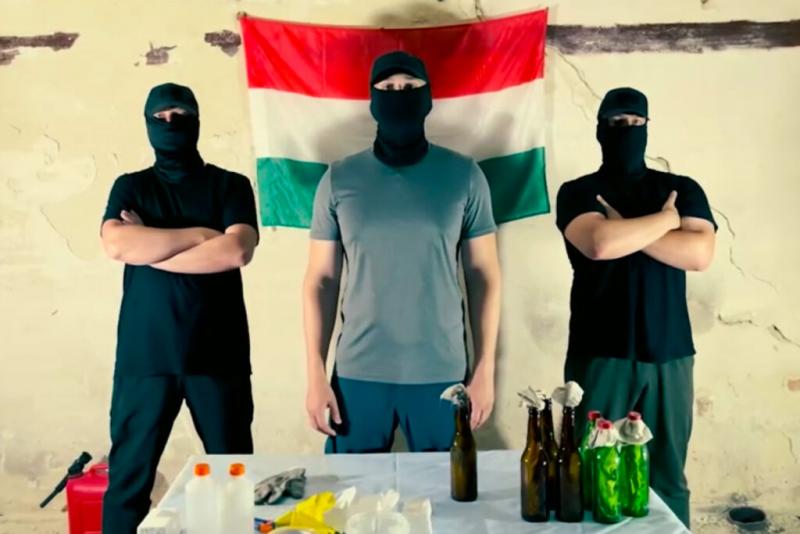 A kamumagyarok arra buzdítják a kárpátaljai magyar közösséget, hogy támadják meg a toborzó irodákat.