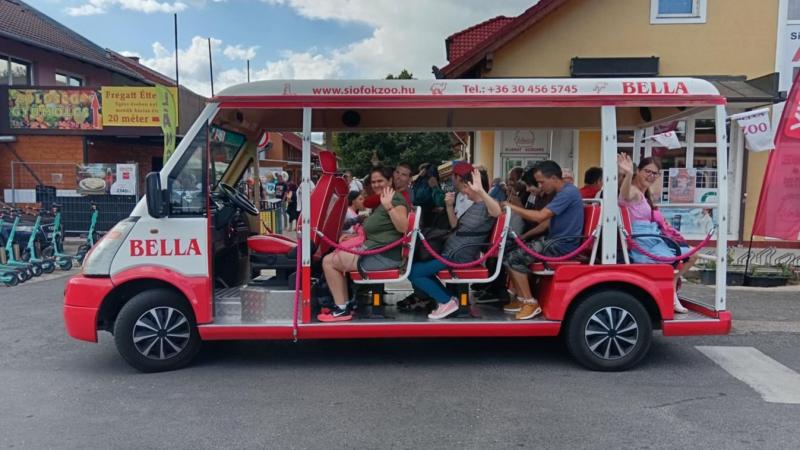 A kéthelyi sérültek a napfényes Siófokon töltötték el a napot a strandon.