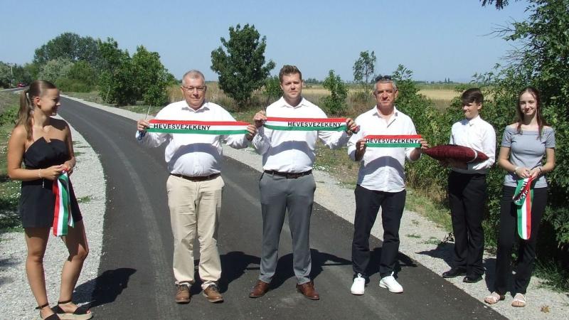 Új irány, régi vágyak - megnyitották az Összekötő utat Hevesvezekényben.