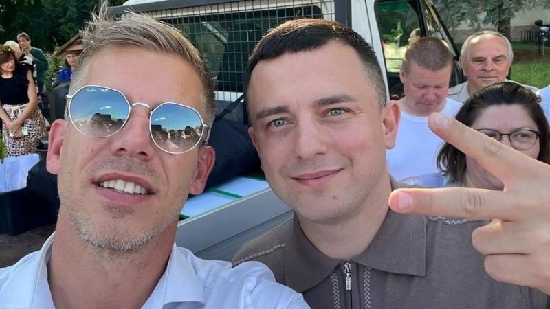 Menczer Tamás: Az ukrán kémmel fényképezkedők a magyar kormányt érintő álhíreket terjesztenek (videó)