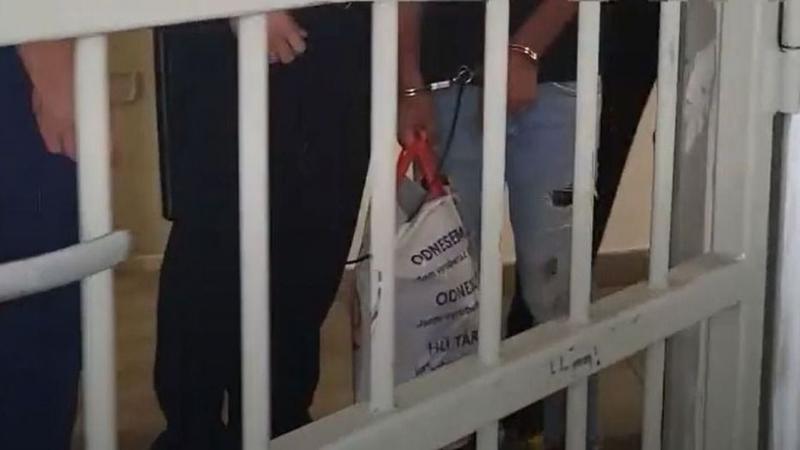 Megdöbbentő felfedezésre jutottunk! Egy börtönből frissen szabadult bűnöző kószált az éjszakai Nyíregyháza udvarain.