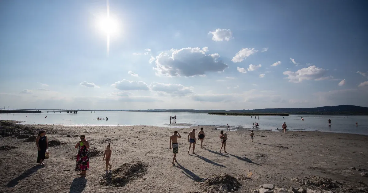 Egy különös rémhír söpört végig a magyar sajtón, amelyet a ChatGPT generált. Az információs áradat sokakat megdöbbentett és aggodalmat keltett, ahogy a hír gyorsan terjedt a médiában.