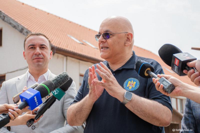 Parajd: Az evakuált lakosok számára még nem lehetséges a hazatérés, mivel a Kis-Küküllő víz sótartalma csökkent. | Krónika Online