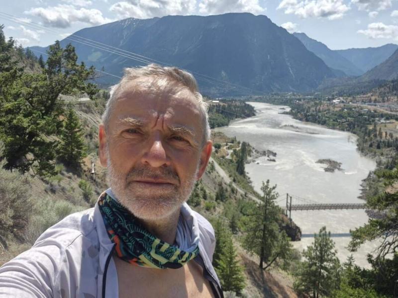 Grizzlymedvék kísérik a komáromi ultratriatlon világbajnokot a 12 500 kilométeres kerékpárverseny során | ma7.sk