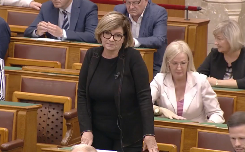 Keressen meg minket a rendőrségen! - így reagált Orbán Viktor, amikor Kálmán Olga kérdéseket tett fel a miniszterelnök testvérének vízumügyletéről. | szmo.hu