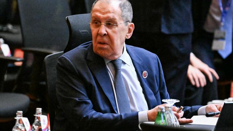 Szergej Lavrov láthatóan nem teljesen ragadta meg Donald Trump ultimátumának lényegét, de úgy tűnik, hogy az Európai Uniót és a NATO-t sejteti a háttérben.