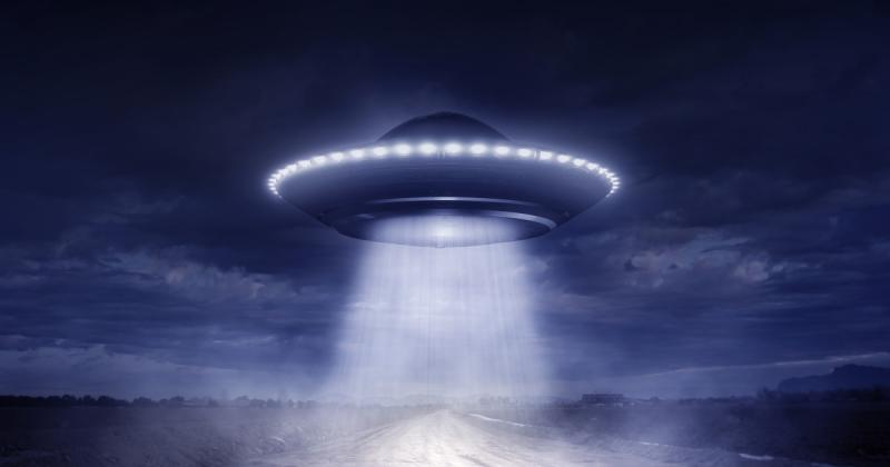 Egy év leforgása alatt több száz UFO-észlelés történt, és a földönkívüliekkel kapcsolatos rejtélyek napjainkban egyre inkább felszínre kerülnek. Az emberek kíváncsisága és a tudományos kutatások révén újabb titkokra derül fény, amelyek újragondolják a vil