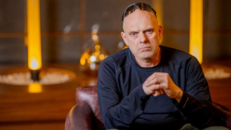 Robert C. Castel: Zelenszkij mindent megváltoztatott, kivéve önmagát – videóval kiegészítve.