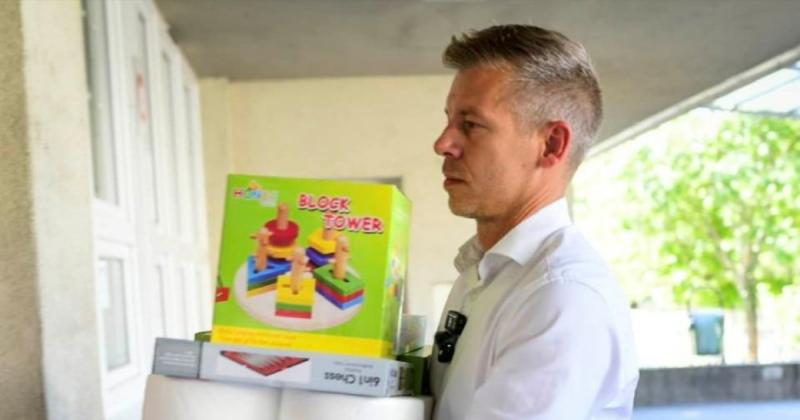 Magyar Péter határozottan kifejezte véleményét a kormány egyik tisztségviselőjének, éles szavakkal bírálva annak döntéseit.