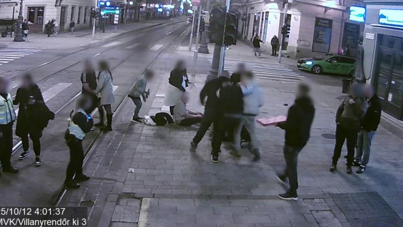 Miskolc belvárosában hatalmas tömegverekedés robbant ki.