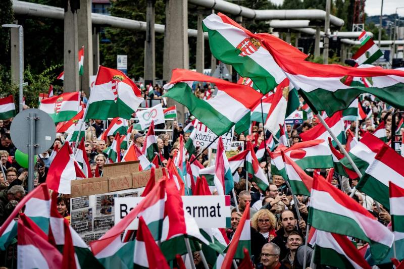 A Tisza Párt álláspontja szerint a Fidesz megnehezíti, hogy buszokat kölcsönözzenek az október 23-i eseményekre.