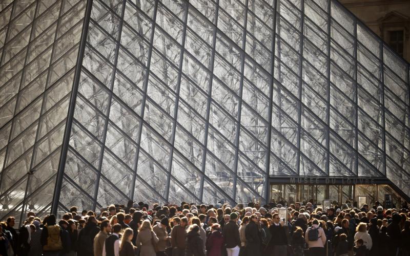 Újabb gyanúsítottakat tartóztattak le a Louvre-ban történt műkincsrablás kapcsán.