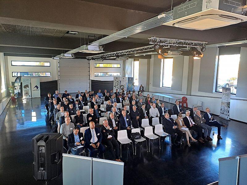 A magyar buszpiac jelenlegi helyzete sokszínű és dinamikus, folyamatos átalakuláson megy keresztül. Az utóbbi években a közlekedési szolgáltatók igyekeznek lépést tartani a fenntarthatóság és az innováció követelményeivel, ami a zöld buszok és elektromos 